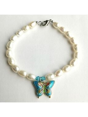 NWT white freshwater pearl bracelet with blue cloisonne enamel  butterfly charm